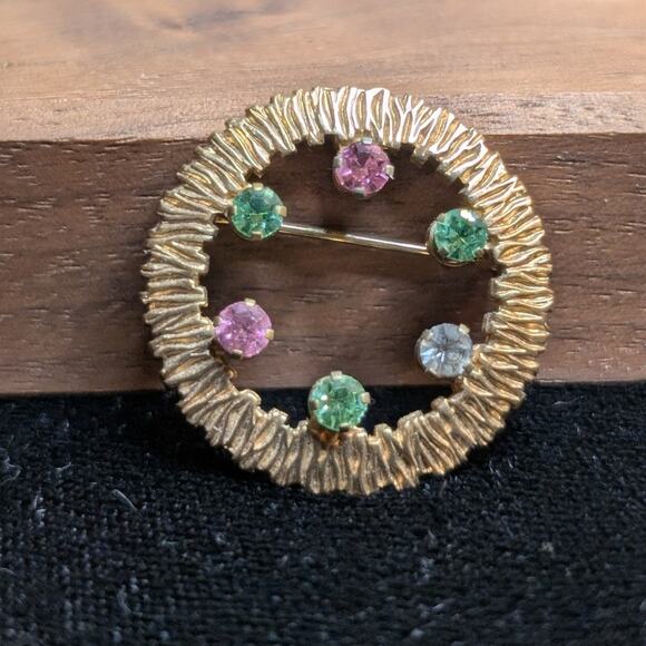 Vintage Signed ANSON Karatclad Rhinestone Goldtone Wreath Brooch - Picture 4 of 4